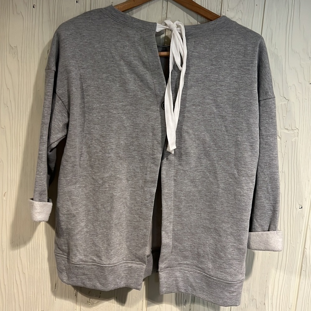 Kensie Sweatshirt Open Back tie and button size medium - Picture 4 of 11